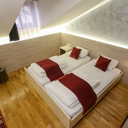 Hotel Emen 3*