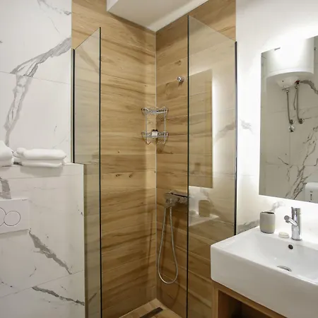 Emen 3* Μόσταρ