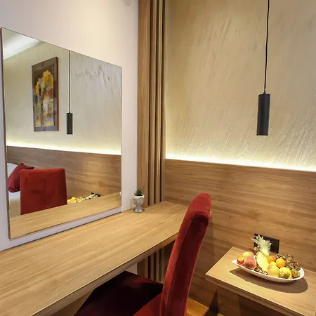 Emen 3* Μόσταρ