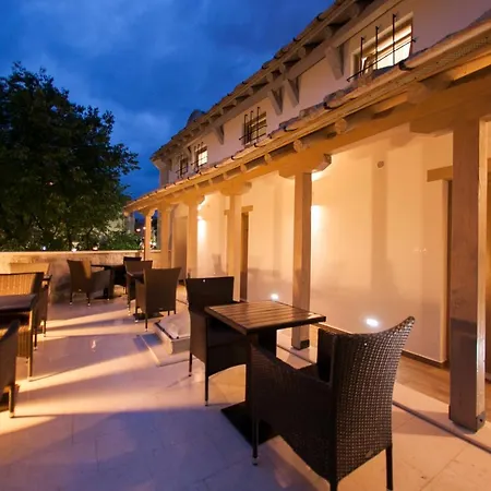 Emen Hotel 3*